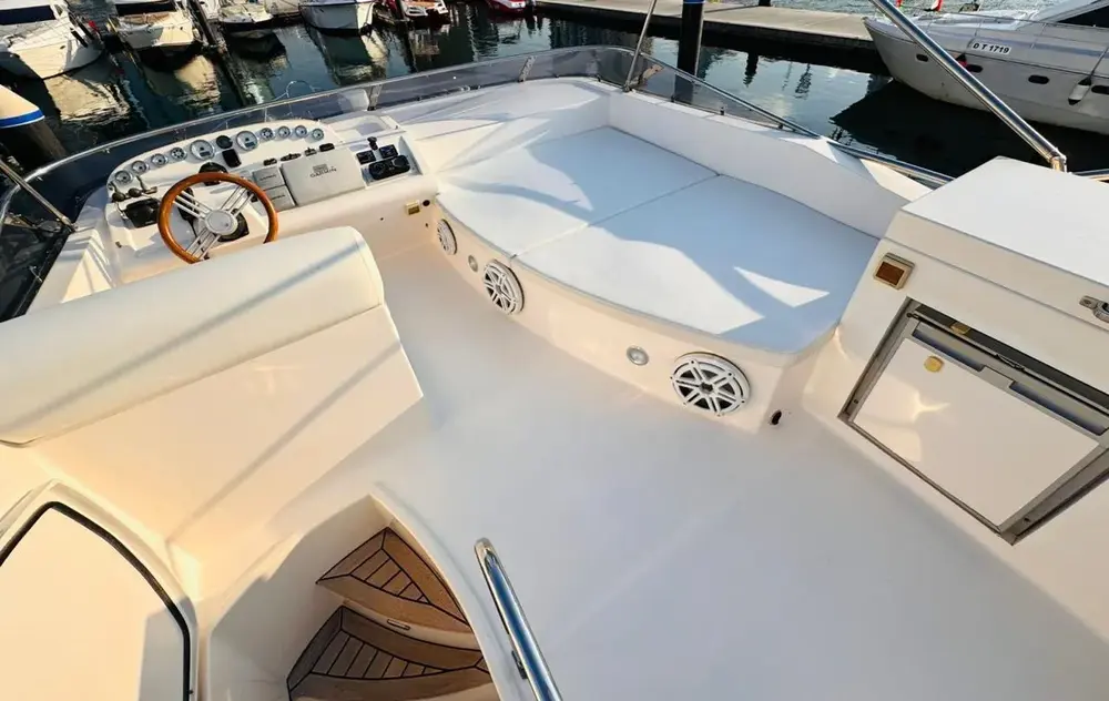 MEJESTY 44FT LUXURY YACHT