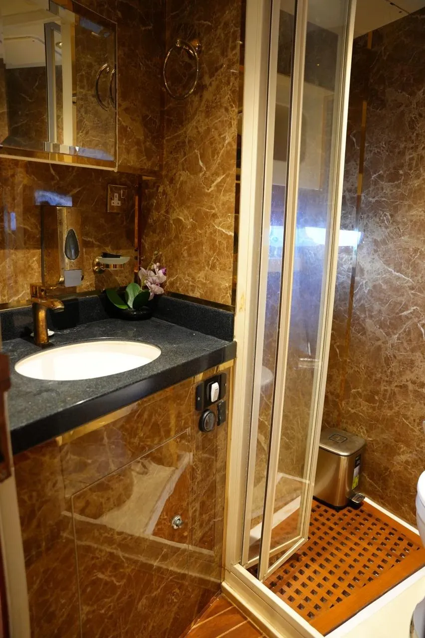 MEJESTY 50FT LUXURY YACHT