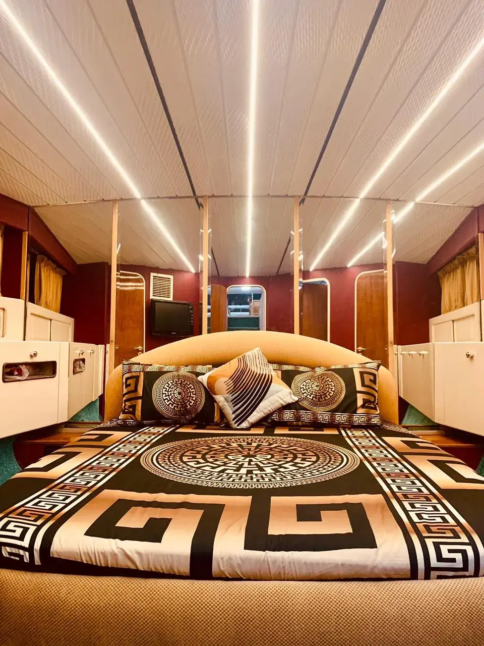 75FT LUXURY YACHT
