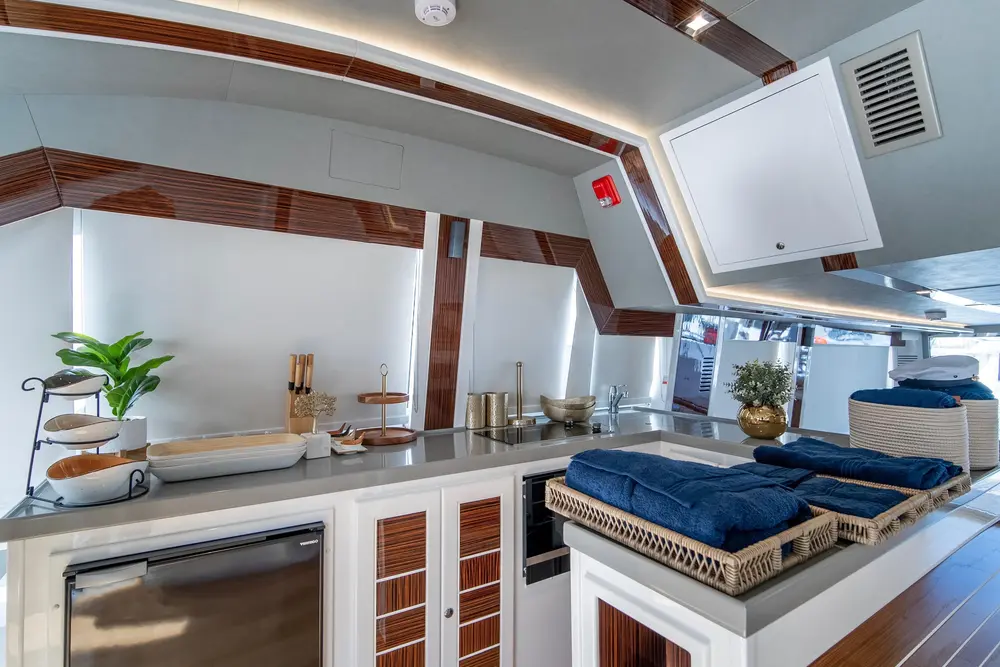 AS 75FT LUXURY PREMIUM YACHT