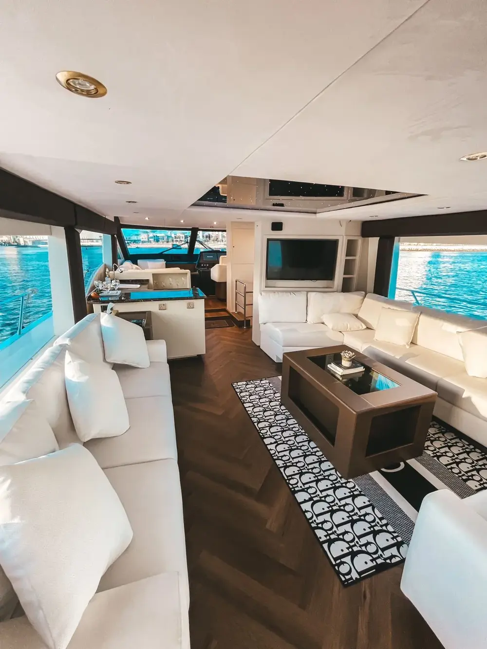 82FT LUXURY PREMIUM YACHT
