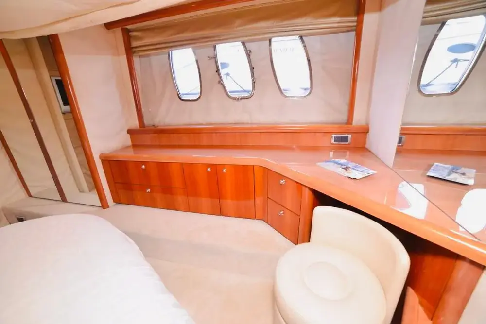 SUNSEEKER 50FT LUXURY YACHT