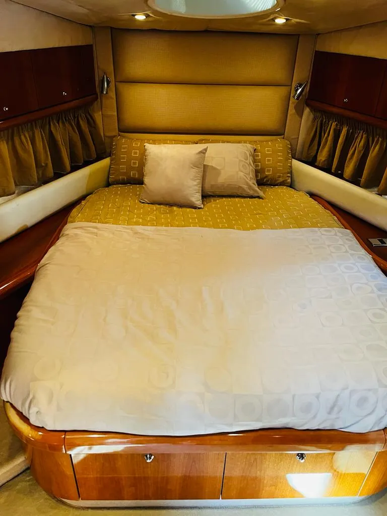 SUNSEEKER 50FT LUXURY YACHT