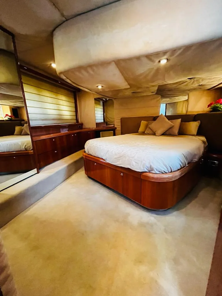 SUNSEEKER 50FT LUXURY YACHT