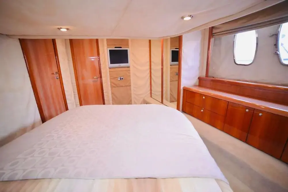 SUNSEEKER 50FT LUXURY YACHT