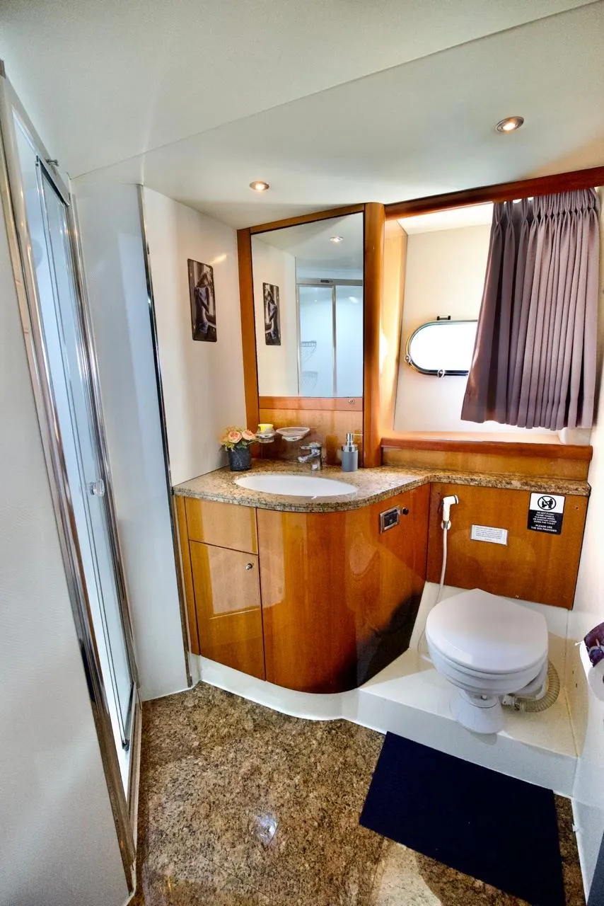 SUNSEEKER 95FT LUXURY YACHT