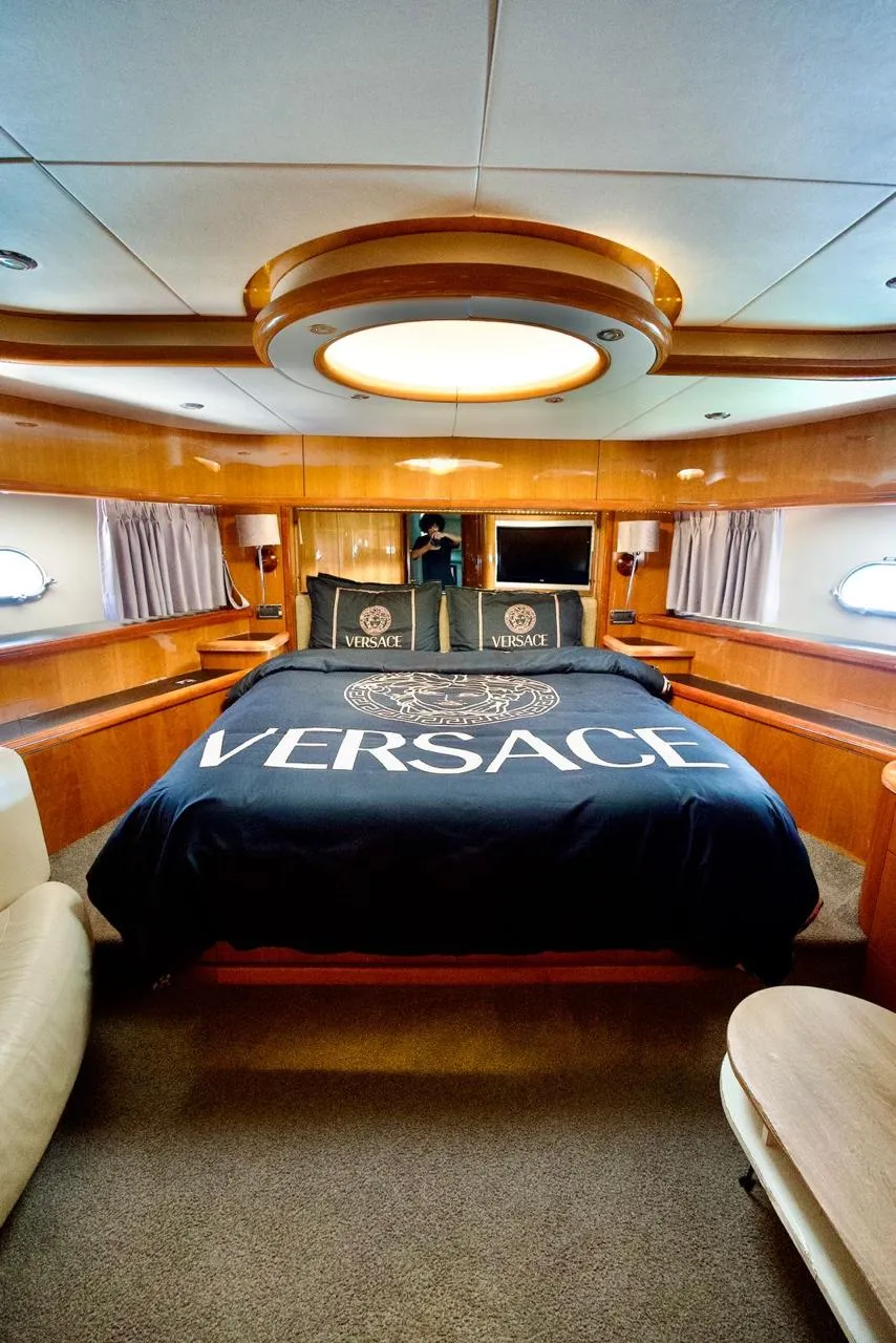 SUNSEEKER 95FT LUXURY YACHT