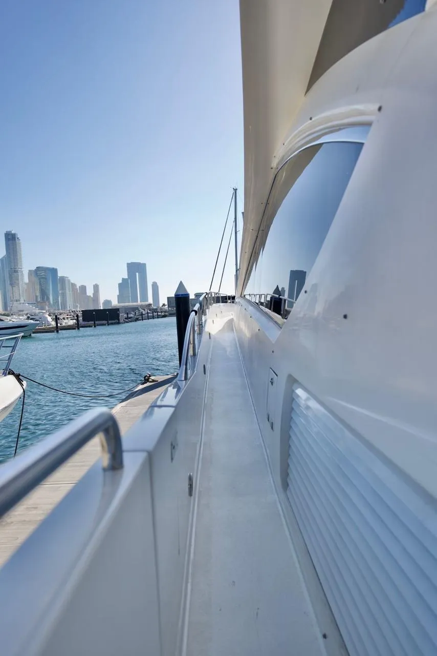 SUNSEEKER 95FT LUXURY YACHT